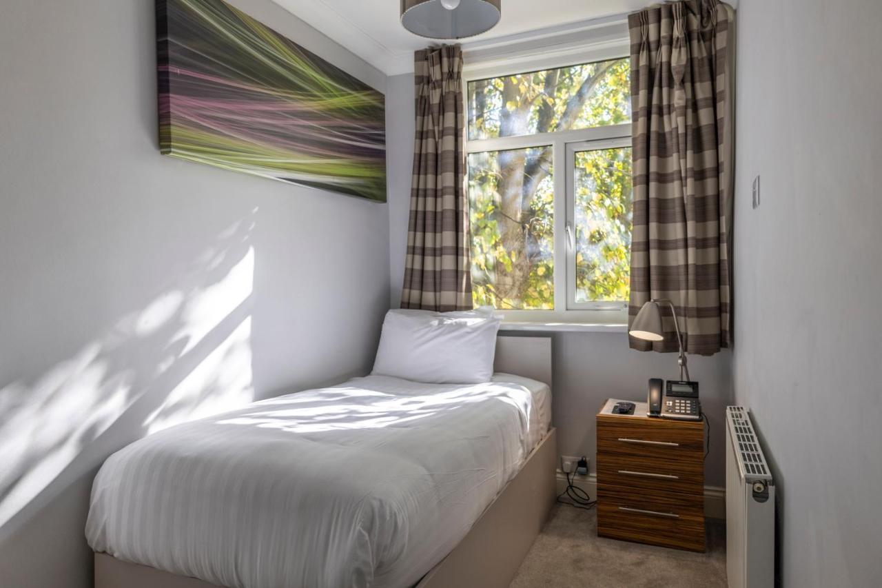 Uno Heathrow Windsor Hotel 4*