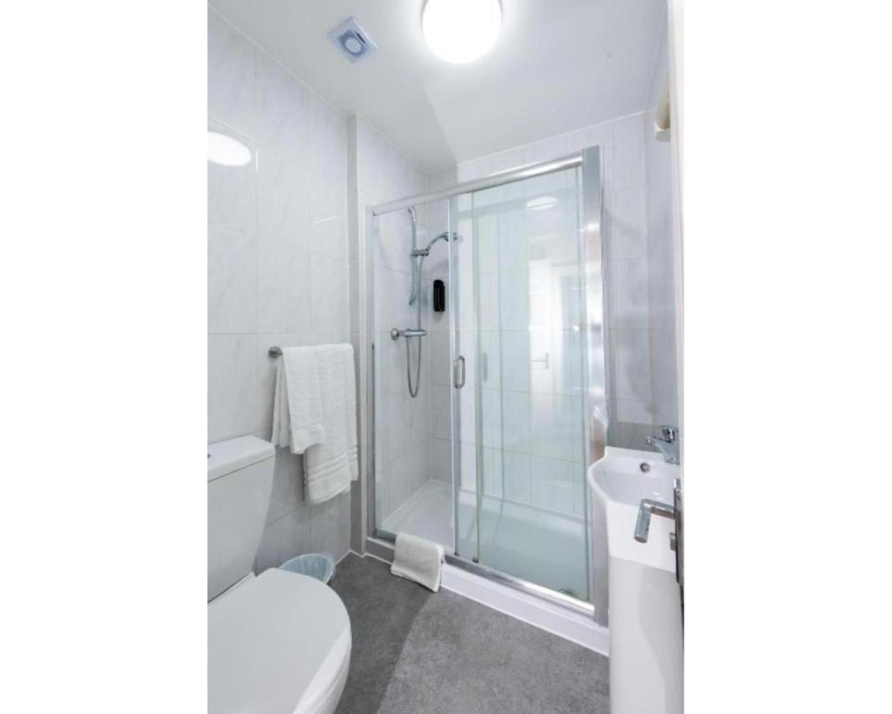 Hotel Uno Heathrow Windsor 4*