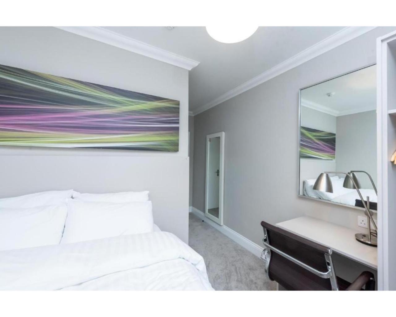 Hotel Uno Heathrow Windsor 4*