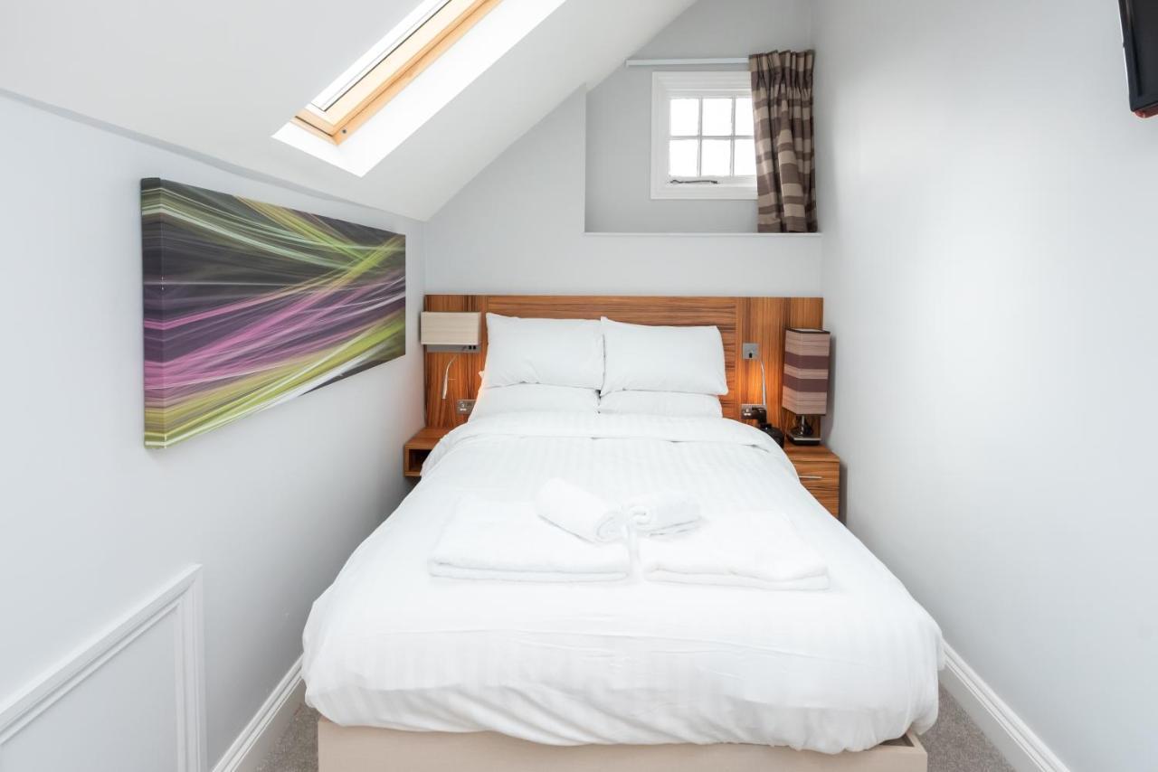 Hotel Uno Heathrow Windsor Slough